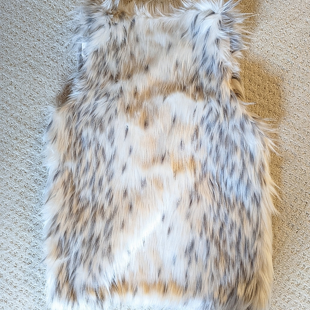 Kensie animal print fur vest, US XS, loose fit, color ivory/gray, never worn